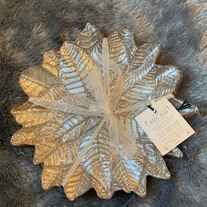 Set of 4 serving dishes NWT